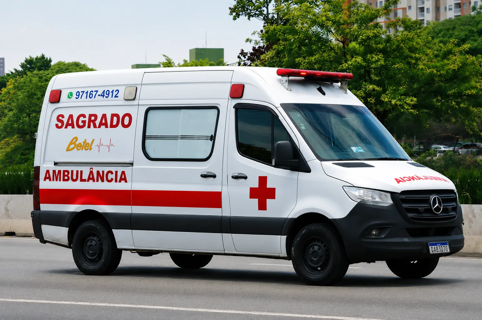 Ambulância Sagrado Betel Mercedes-Benz Sprinter nas ruas de São Paulo